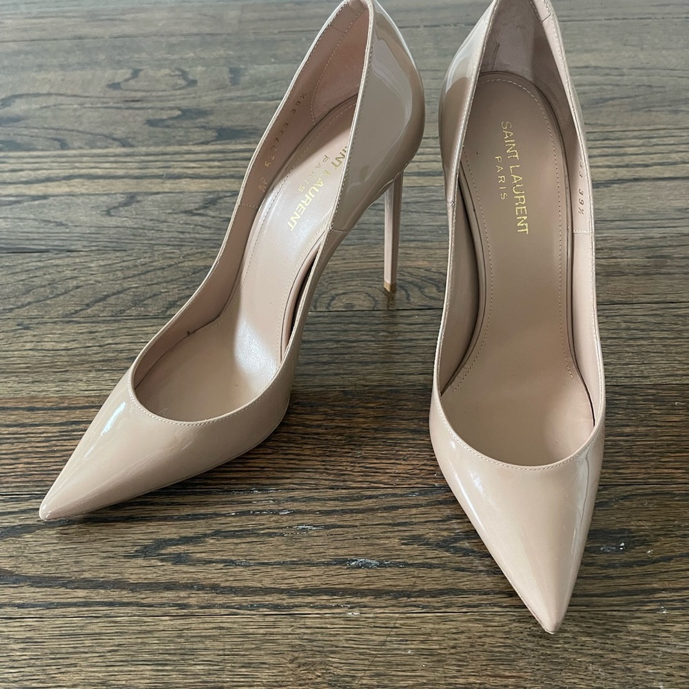 Saint Laurent nude patent leather heel